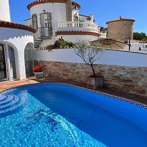  Villa On Main Canal With 13 M Private Mooring, Private Pool, Air Con In Rooms, Non-smoking Espagne